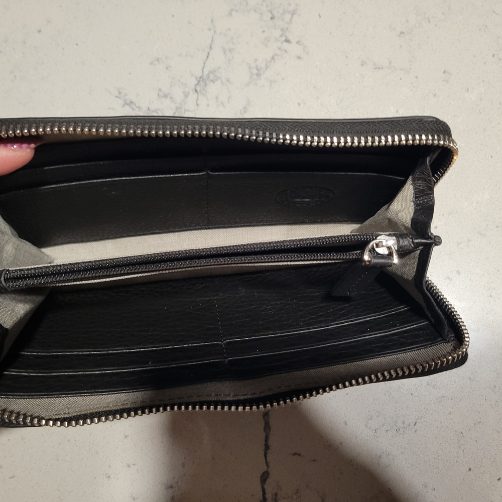 Roots Black Leather Zippered Wallet - Picture 6 of 6